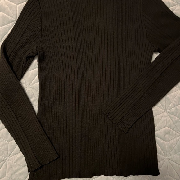 Dolce and Gabanna mock neck long sleeve - Picture 5 of 6